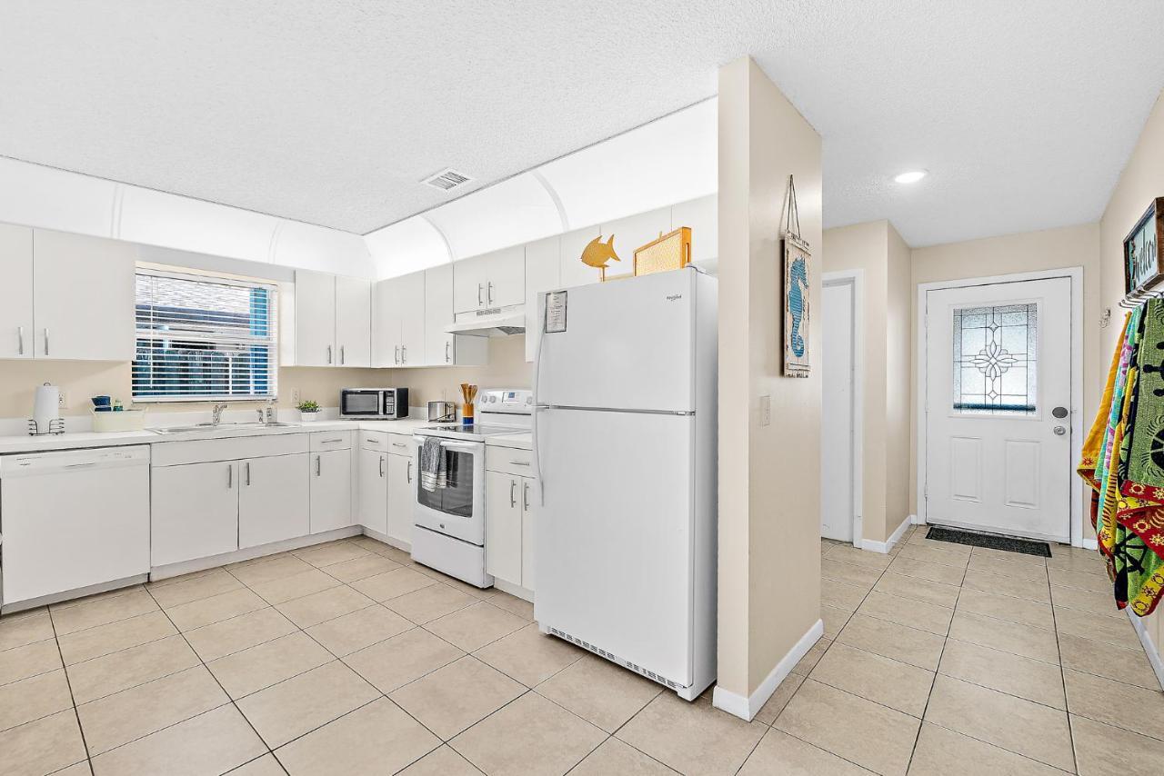 Serene Seaside Retreat - Dog Friendly - 2Br Townhouse With Shared Heated Pool Steps To Paradise Beach! Мелбърн Екстериор снимка